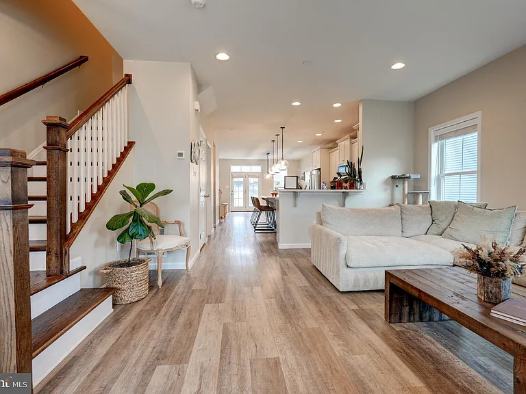 1309 Pedigree St — Photo 4
