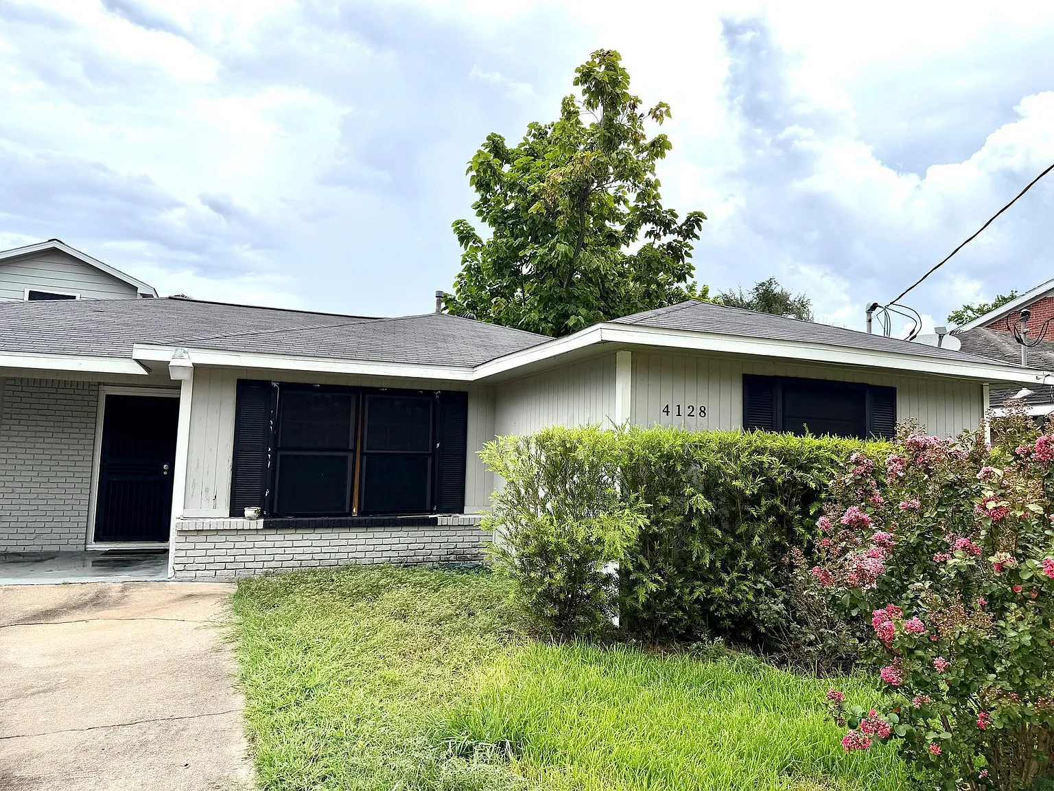 3 bed, 2.0 bath, 2292 sqft, $2,600 — Photo 1