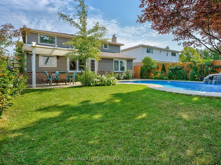 3301 Nadine Cres — Photo 44