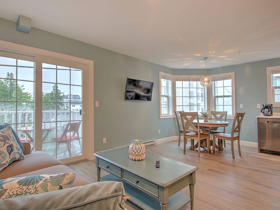 One-bedroom kitchen/living area