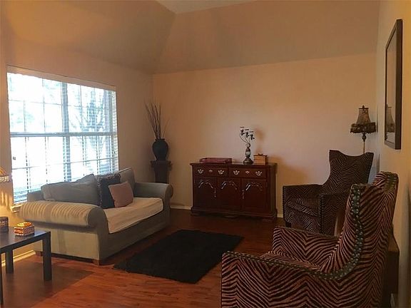 2nd image of 5621 Cedar Elm Dr