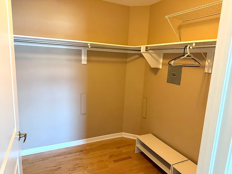 975 N Lincoln St #4G — Photo 15