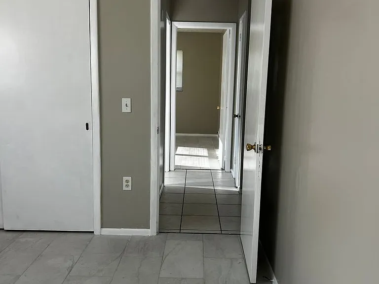 558 Briarwood Rd — Photo 12