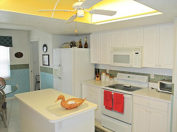 5th image of 605 Shorewood Dr Unit E205