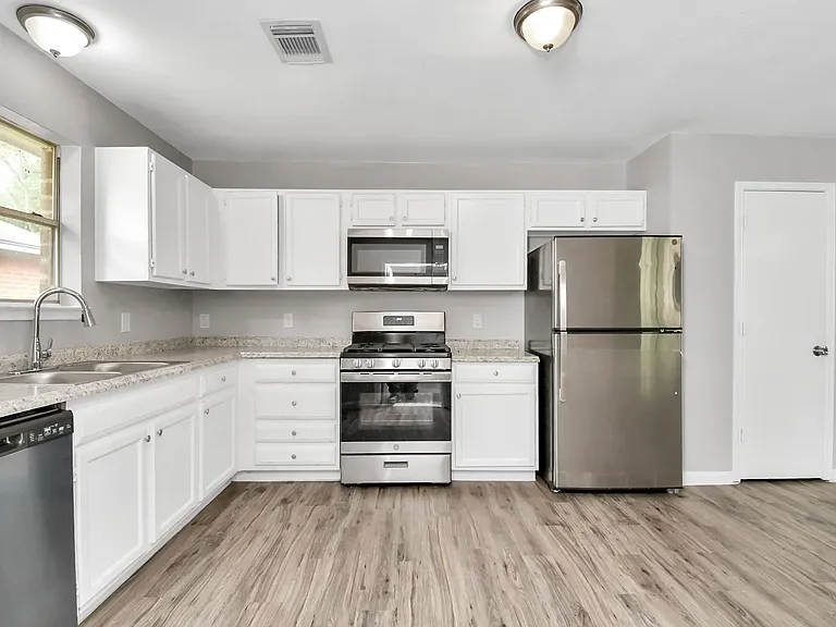 8106 Claiborne St — Photo 16