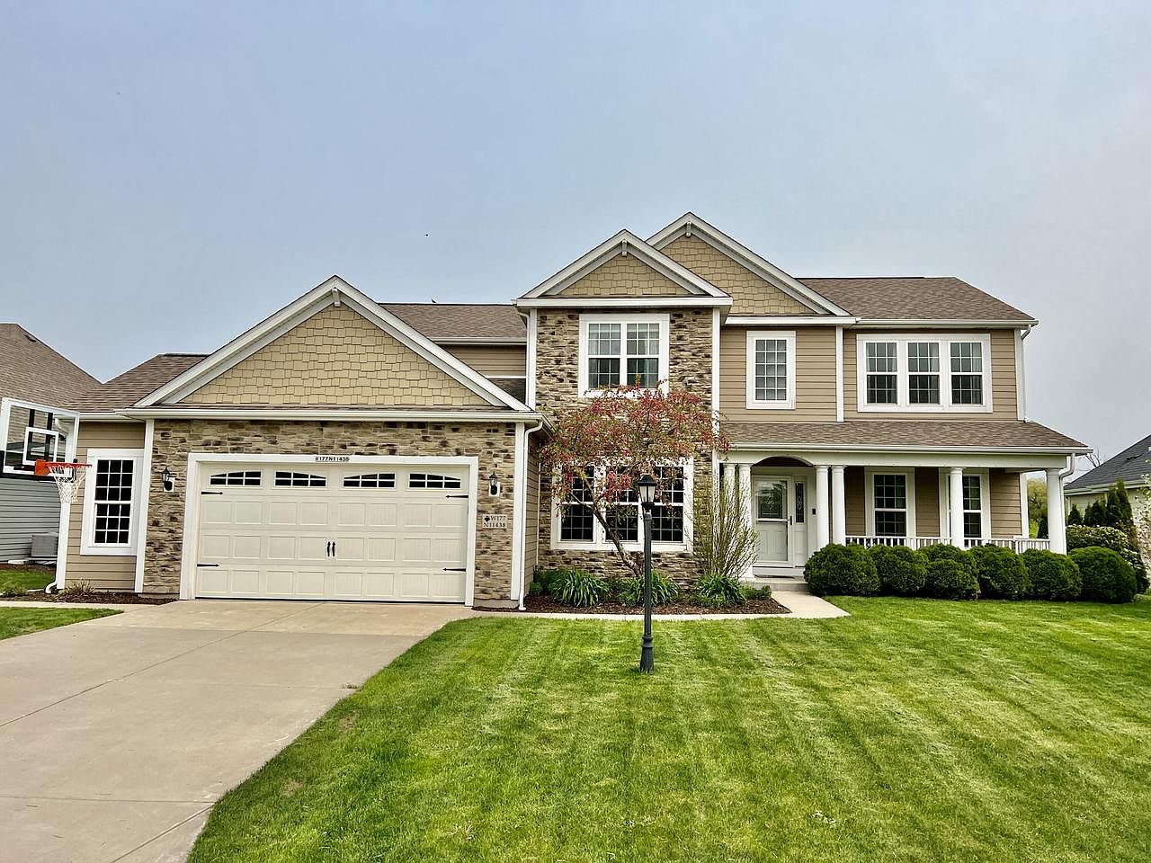 W177N11438 Blackstone CIRCLE