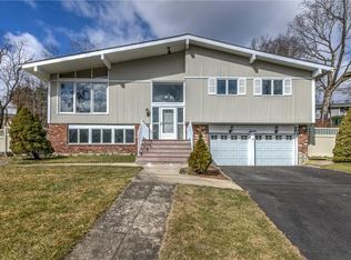 7 Stonewall Cir, White Plains, NY 10607