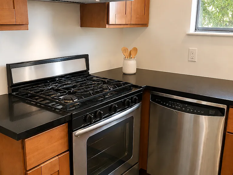 2075 Sacramento St — Photo 4