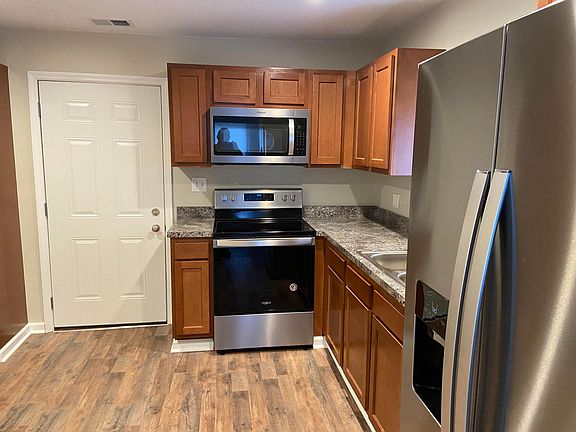2nd image of 1411 Oak Hill Dr
