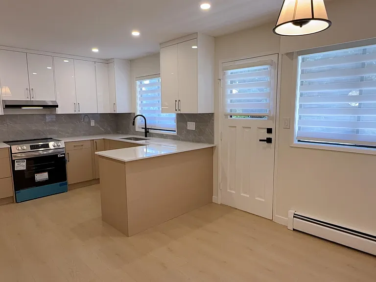8711 Cullen Cres — Photo 7