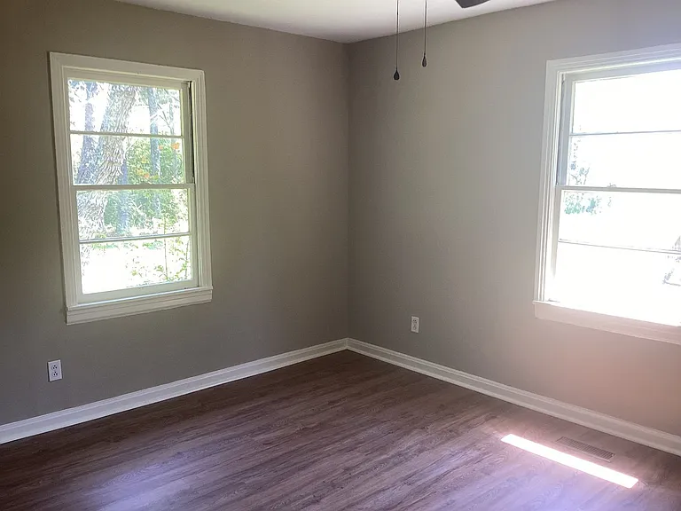 1425 Ewing Ave — Photo 9