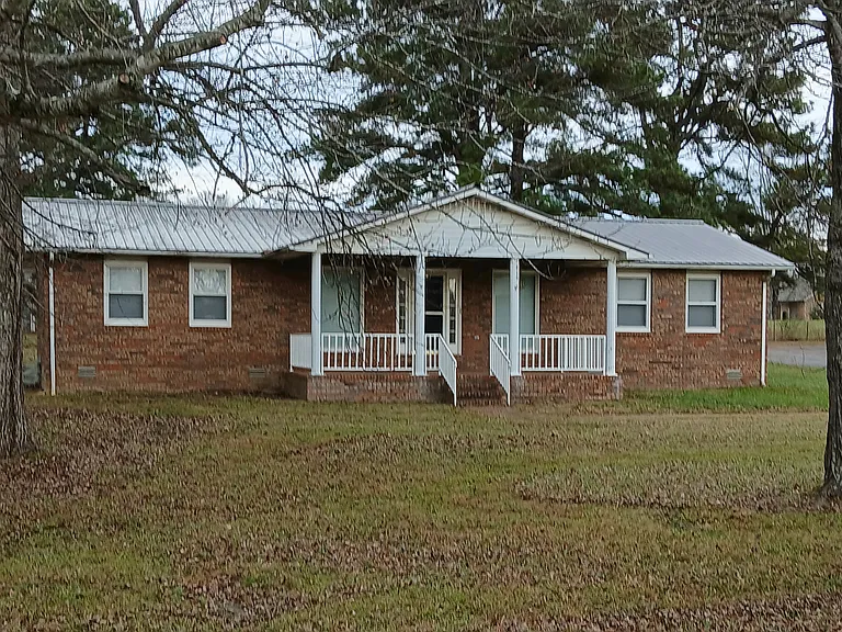 415 Petite Dr — Photo 2