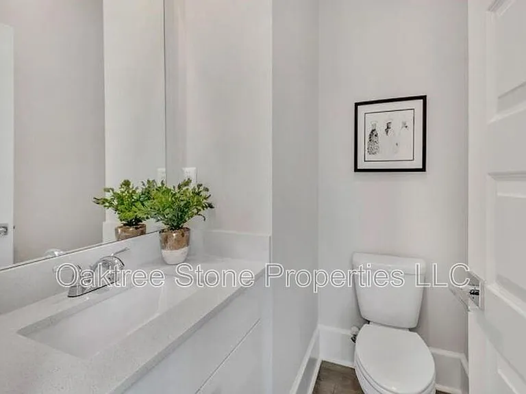 456 Parkway Dr #6 — Photo 9