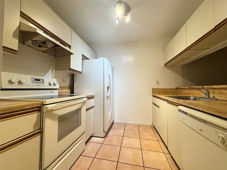 11251 SW 13th St #201 — Photo 5