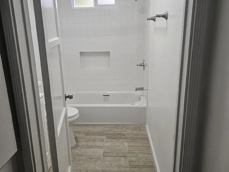 8825 1/2 S Hoover St #8825-1/2 — Photo 3