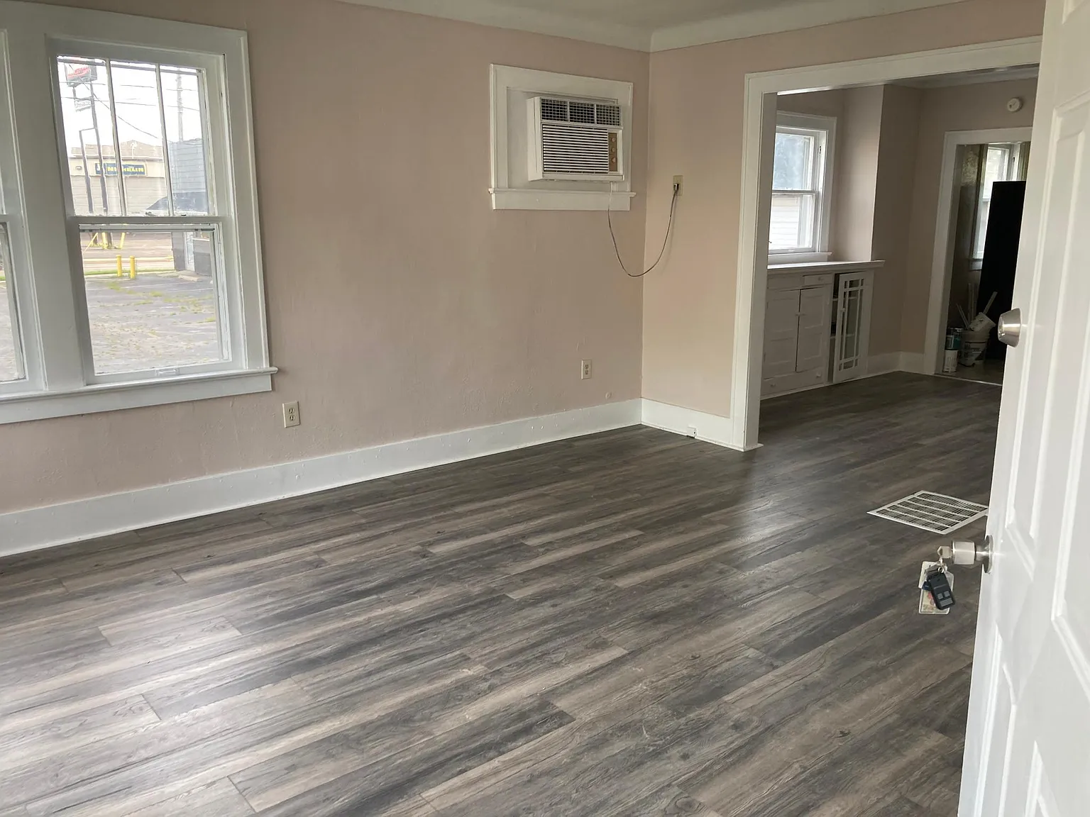 1313 Roosevelt Ave — Photo 3