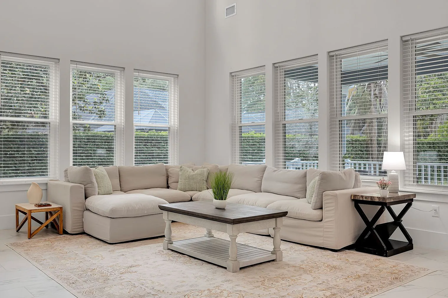 6 bed, 3.5 bath, 3595 sqft, $10,420 — Photo 3