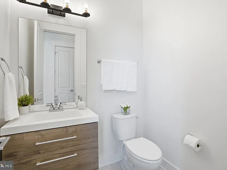 1513 Oakview Dr — Photo 45