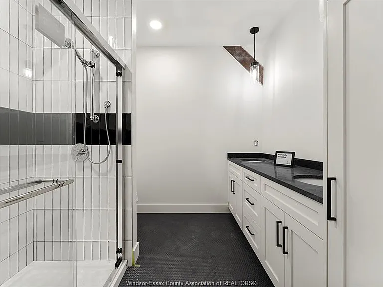 247 Brock St #401 — Photo 31