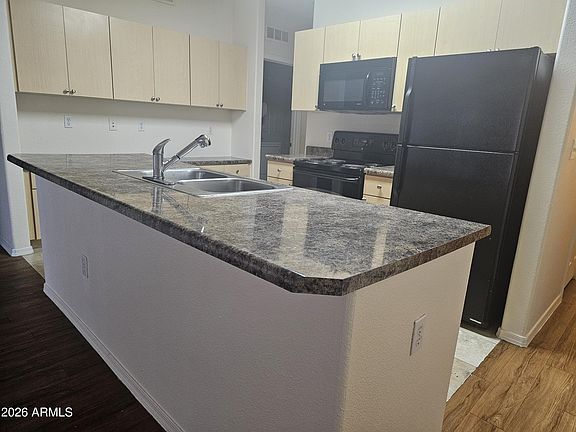 3rd image of 18416 N CAVE CREEK Road #1041