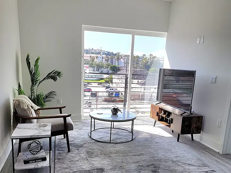 Inglewood Flats — Photo 4