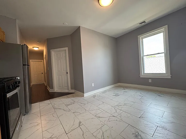 215 Rosette St — Photo 5