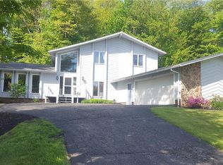 8304 Pebble Creek Ct, Chagrin Falls, OH 44023