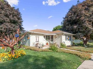 300 W Adams St, Marengo, IA 52301