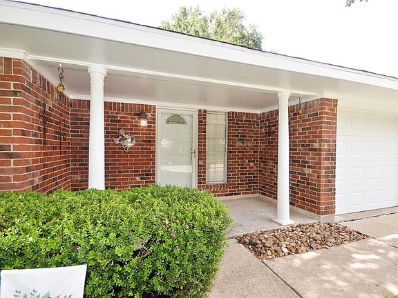 2nd image of 1918 Lazy Creek Ln