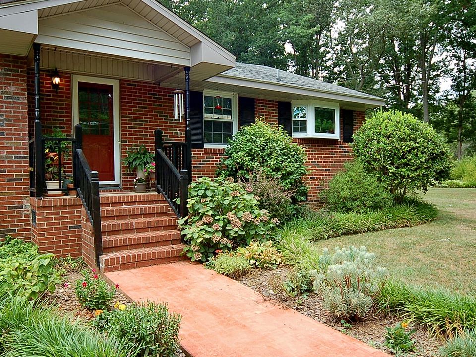 1st image of 4008 Annie Laurie Dr