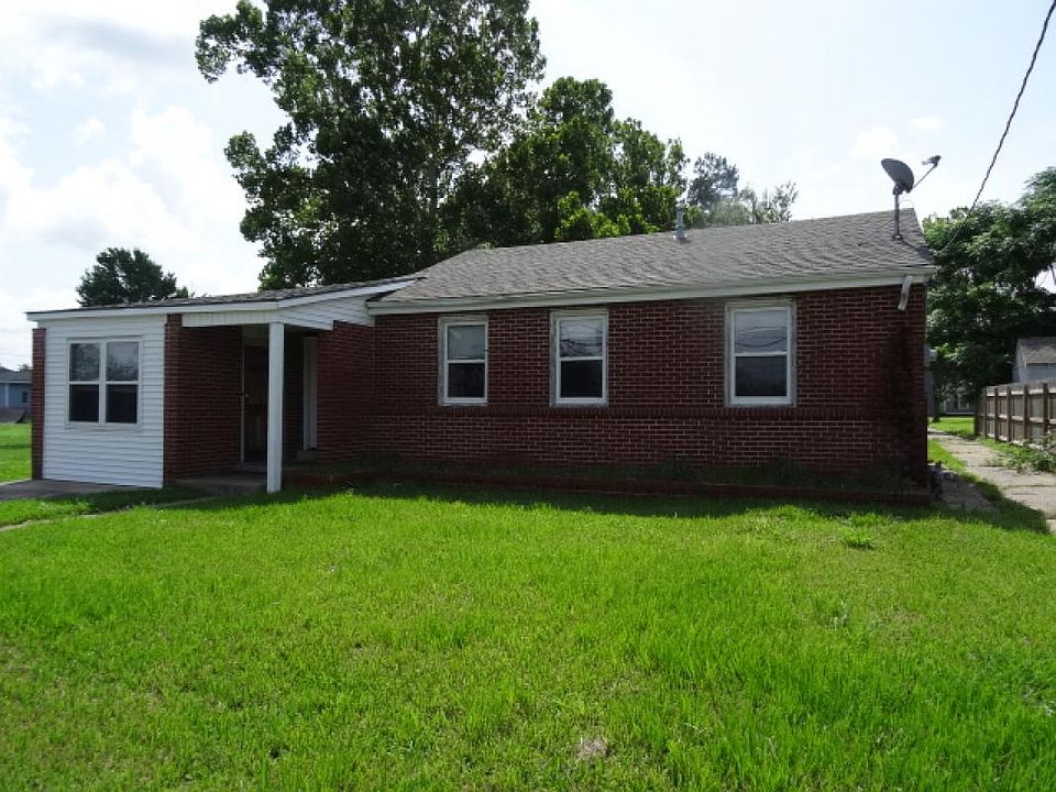 1st image of 23 E Chalmette Cir