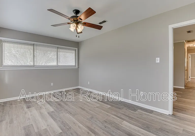 3330 Young Forest Dr — Photo 16