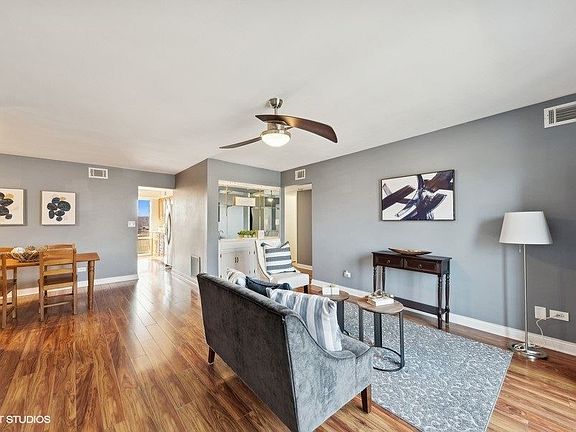 3rd image of 5511 Chateau APT 6
