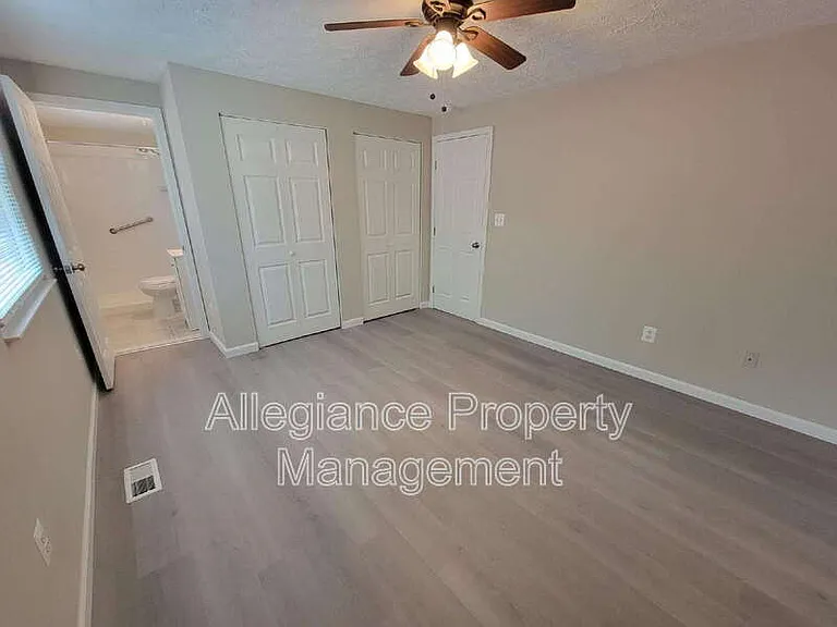 7598 Springfield Hills Dr — Photo 20