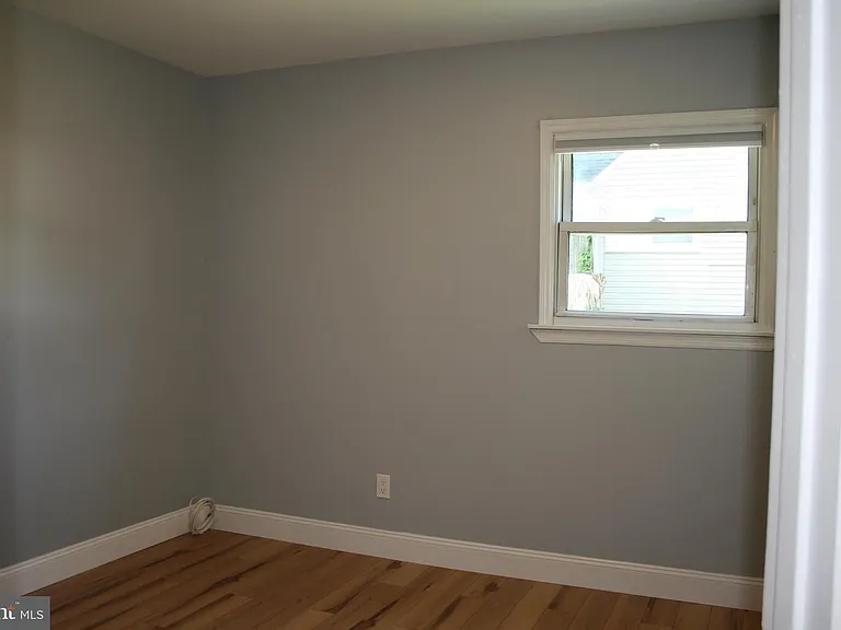 124 Stratford Ave — Photo 11