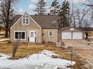 W8748 Hunters Rd, Hortonville, WI 54944