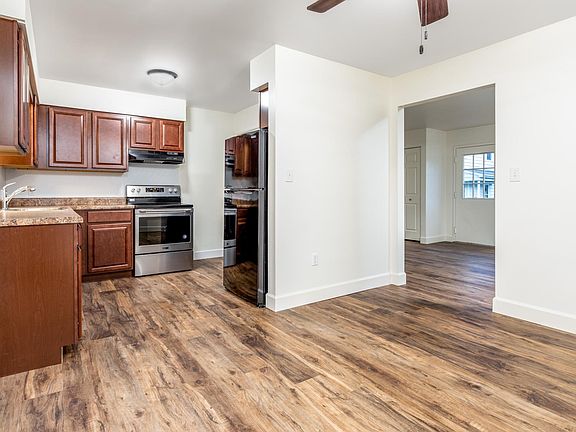 4th image of 8 Canterbury Woods St #8