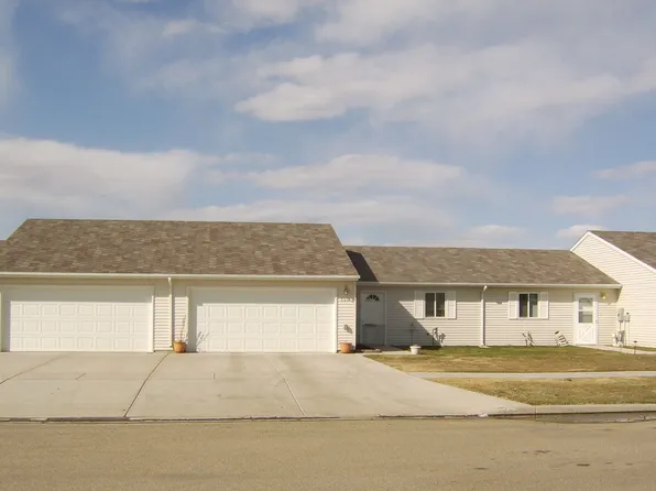 520 27th Ave NW, Minot, ND 58703