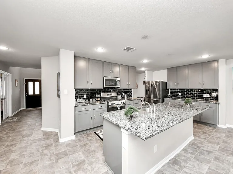 2918 Silverhorn Ln — Photo 21