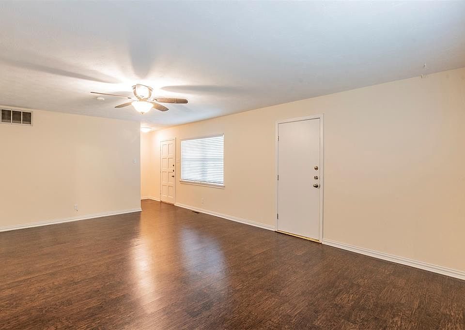1st image of 10649 Longmeadow Dr