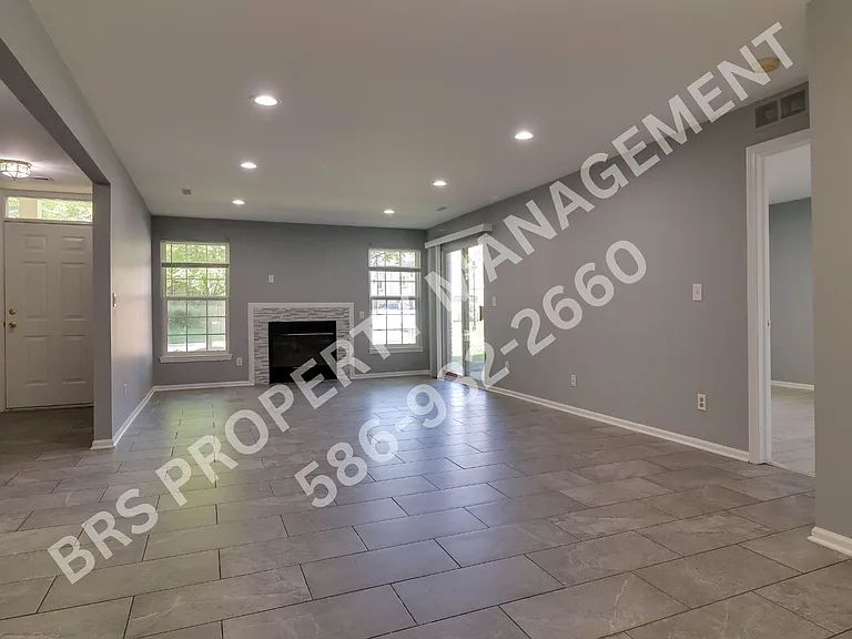 5300 Pine Aires Dr — Photo 3