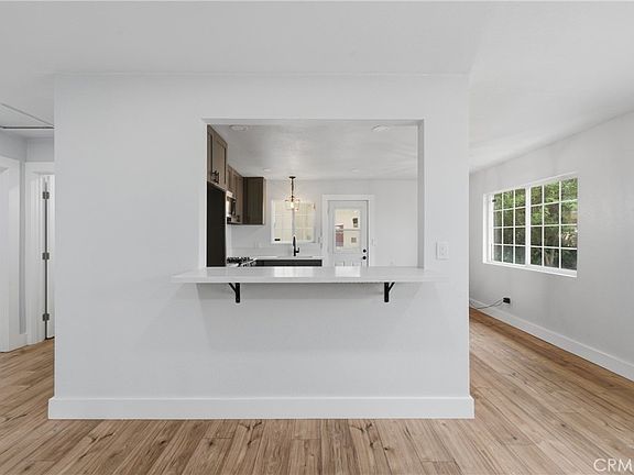 5th image of 623 S Mistletoe Ave
