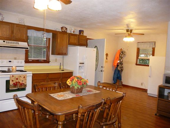 4th image of 825 N 39th St