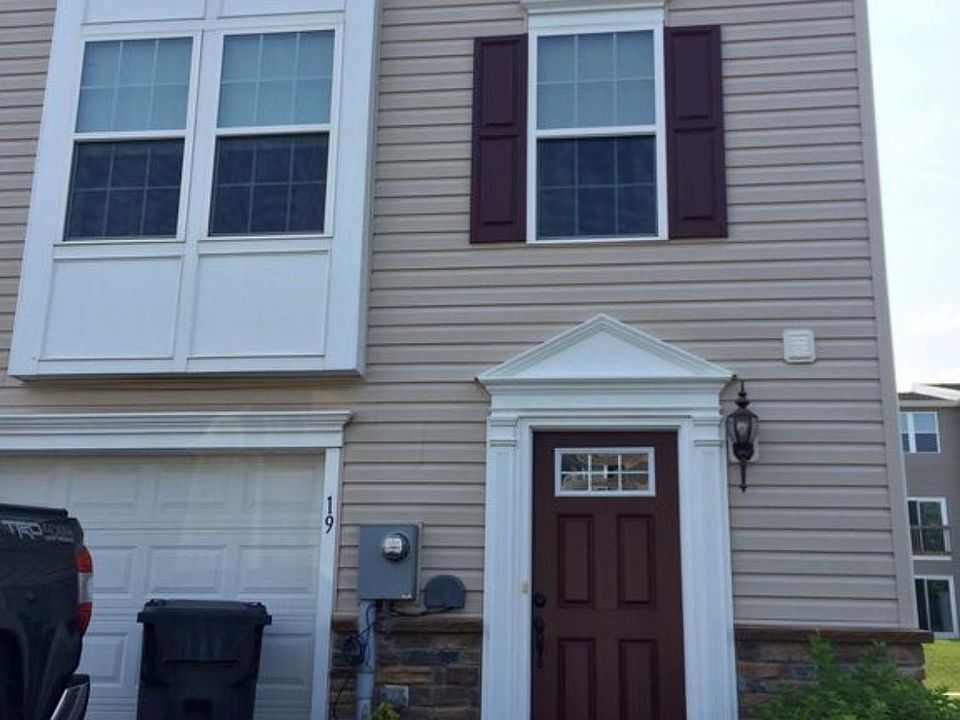 1st image of 19 Gold Rose Ln