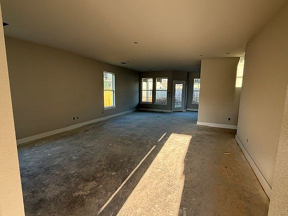3rd image of 907 Fork Ct