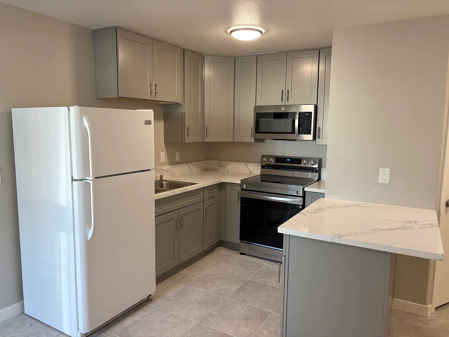 1 bed, 550 sqft, $2,395 — Photo 2