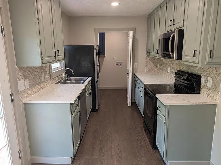 1670 W Massachusetts Ave — Photo 4