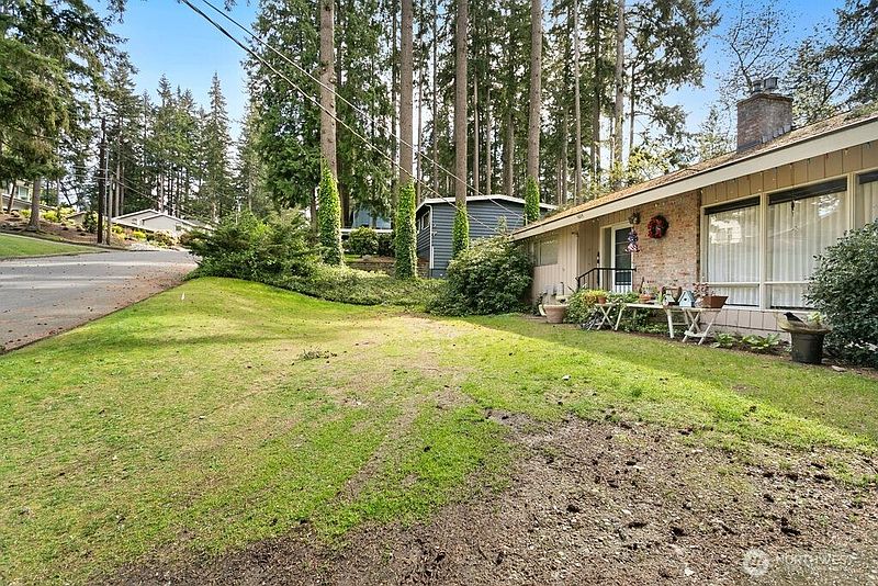 3rd image of 1605 153rd Avenue SE