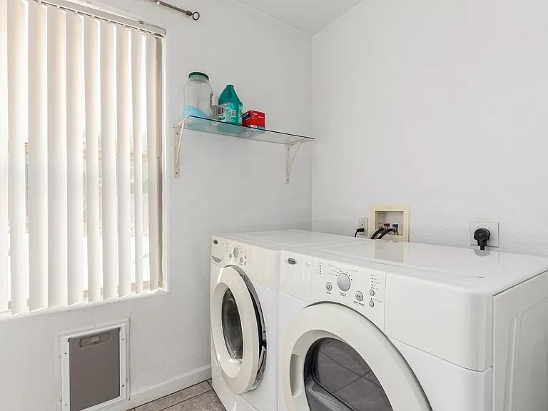 12823 W Ash St — Photo 27