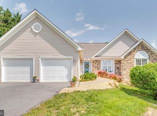 109 Huntfield Ln, Charles Town, WV 25414